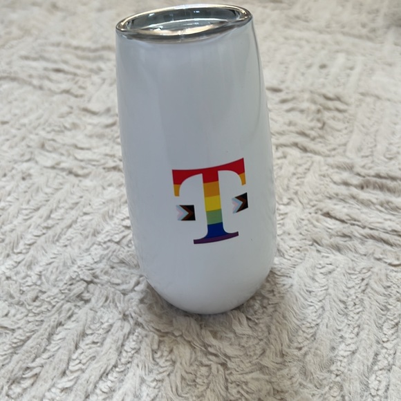 T-Mobile tumbler with plastic lid, with with T logo in pride colors, NWT - Picture 12 of 16